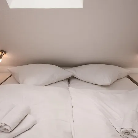 Schoenfelder By Interhome *