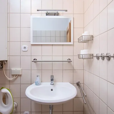 Schoenfelder By Interhome *