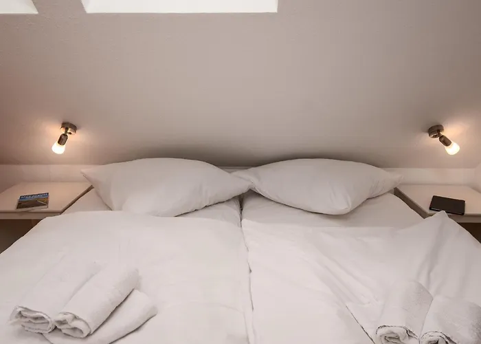 Schoenfelder By Interhome *